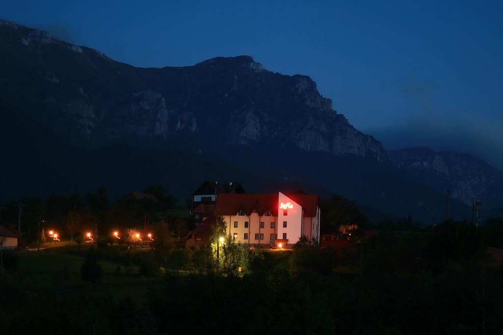 Hotel Sofia Бран Екстериор снимка