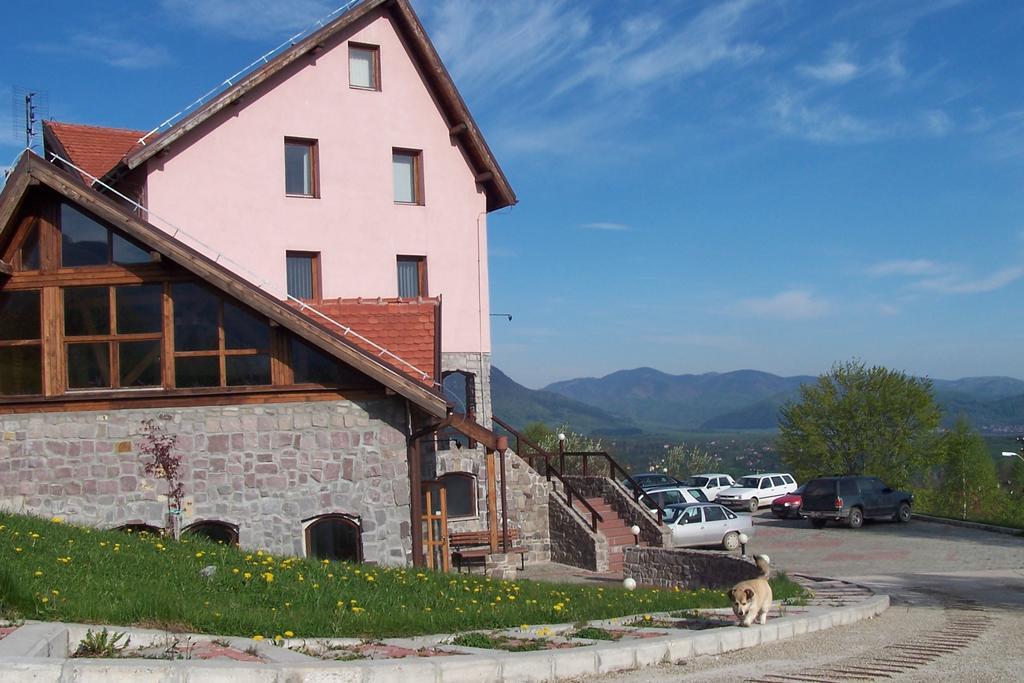 Hotel Sofia Бран Екстериор снимка