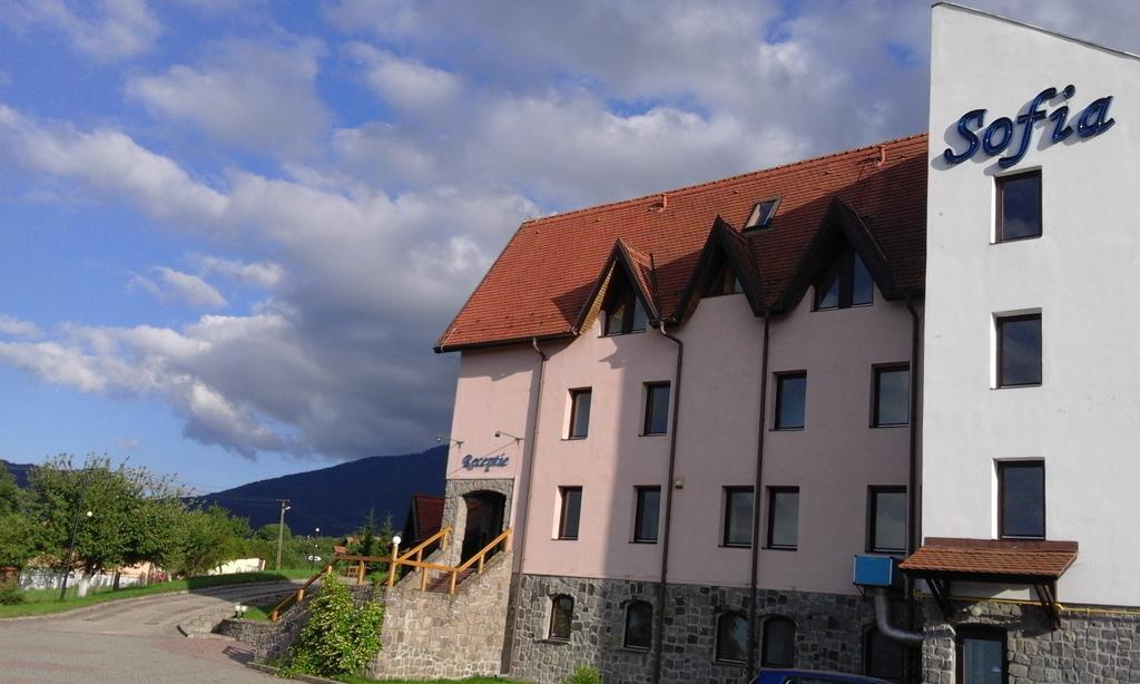 Hotel Sofia Бран Екстериор снимка