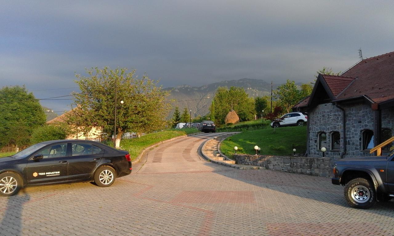 Hotel Sofia Бран Екстериор снимка